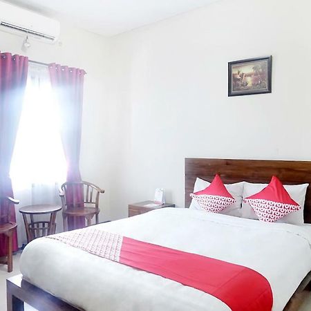 Oyo 627 Tirta Kencana Syariah Hotel Pekanbaru Exterior photo