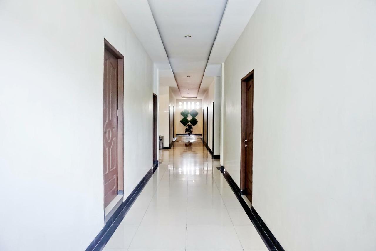 Oyo 627 Tirta Kencana Syariah Hotel Pekanbaru Exterior photo