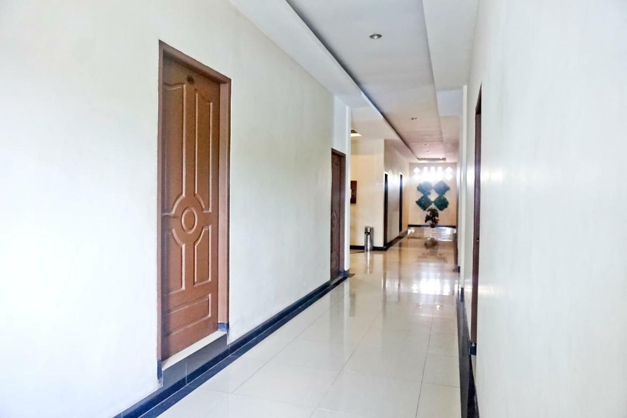 Oyo 627 Tirta Kencana Syariah Hotel Pekanbaru Exterior photo