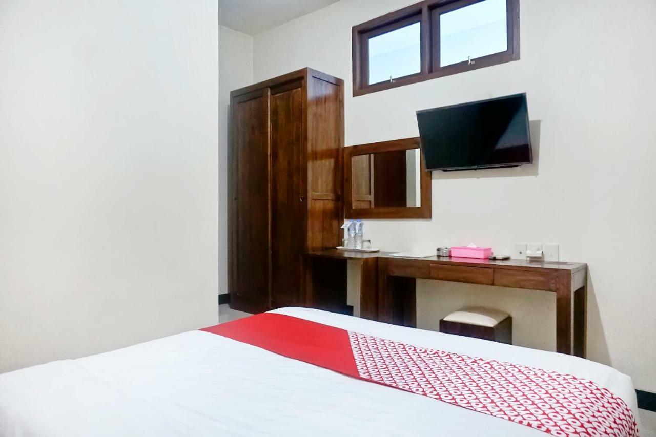Oyo 627 Tirta Kencana Syariah Hotel Pekanbaru Exterior photo