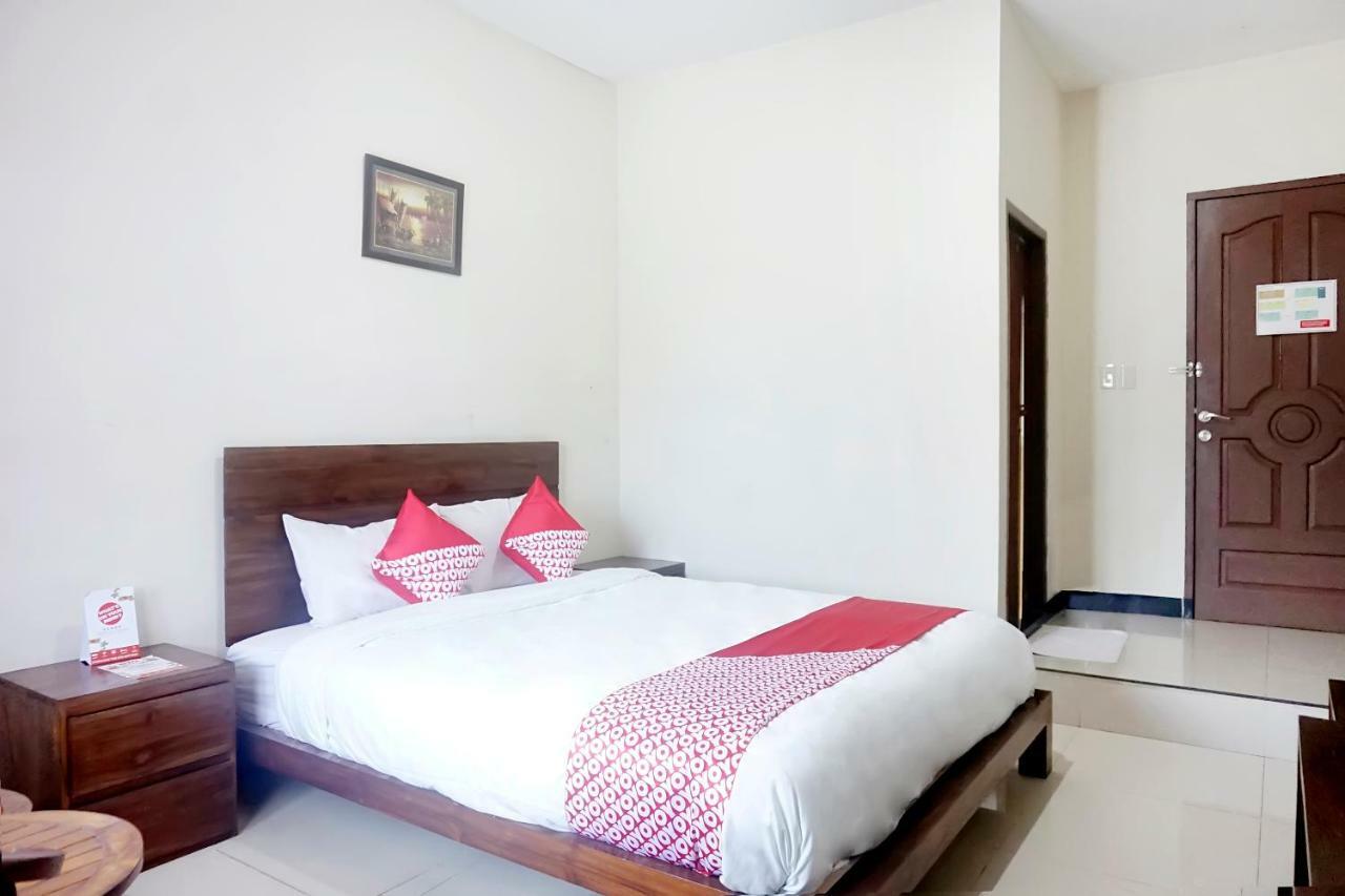 Oyo 627 Tirta Kencana Syariah Hotel Pekanbaru Exterior photo