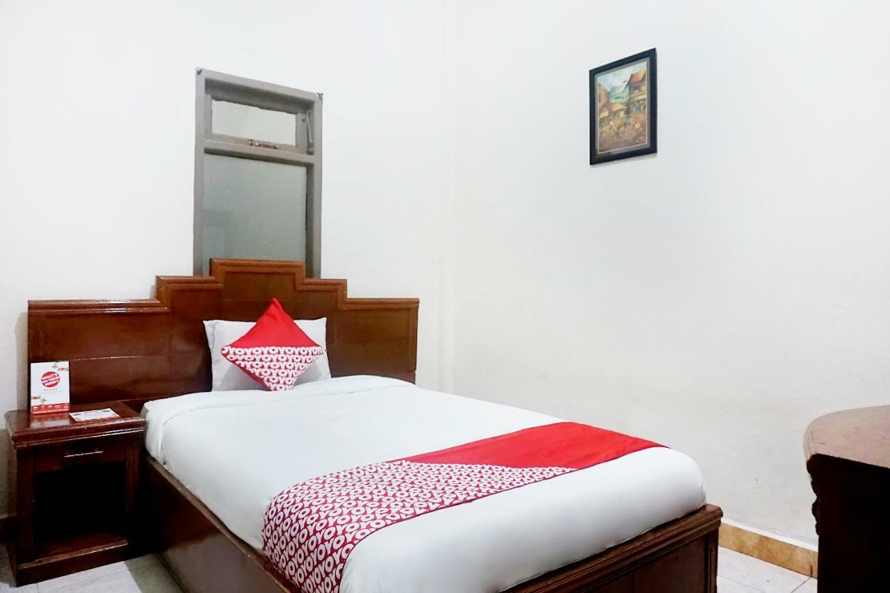 Oyo 627 Tirta Kencana Syariah Hotel Pekanbaru Exterior photo