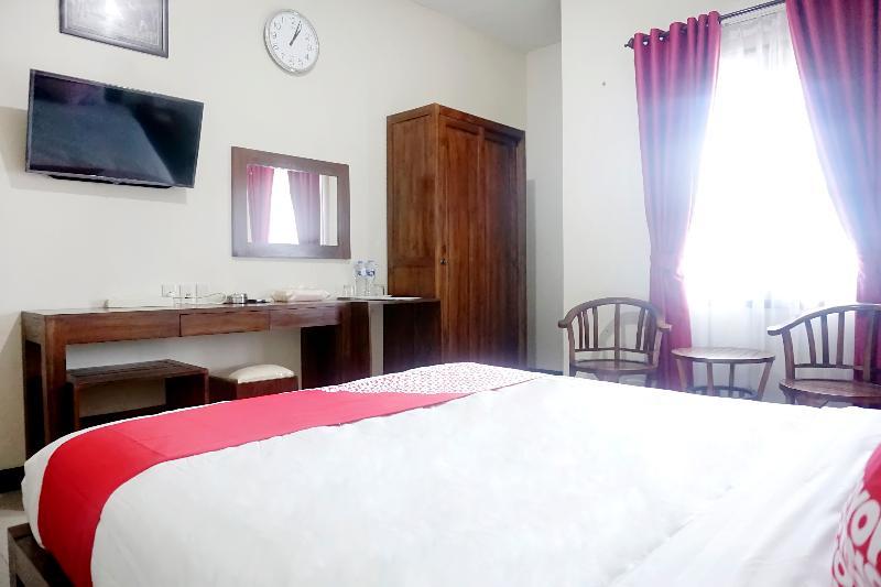 Oyo 627 Tirta Kencana Syariah Hotel Pekanbaru Exterior photo
