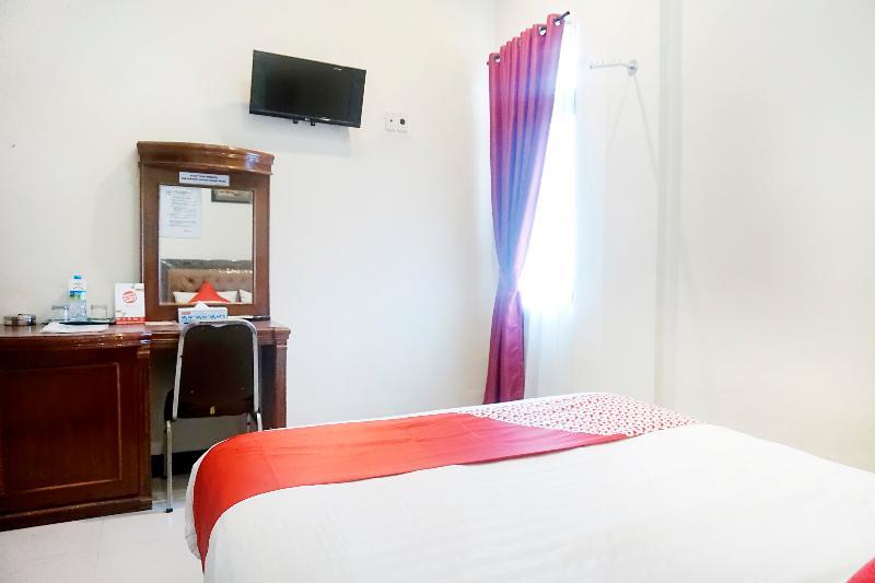 Oyo 627 Tirta Kencana Syariah Hotel Pekanbaru Exterior photo