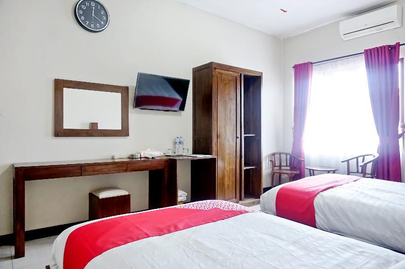 Oyo 627 Tirta Kencana Syariah Hotel Pekanbaru Exterior photo
